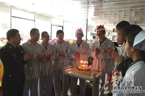 边防总医院为住院官兵举办集体生日会