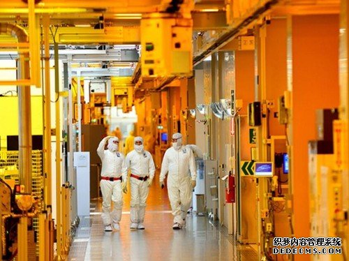 英特尔在 1 平方毫米中塞下 1 亿个晶体管——其实就是 10nm 制程