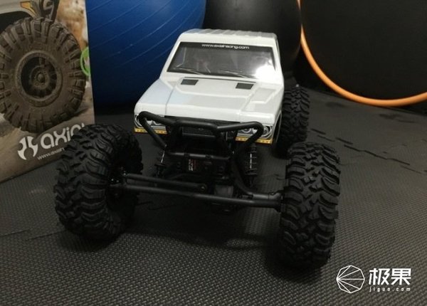 报码:【j2开奖】让男人血脉喷张的牛X玩具，AXIAL 攀爬车开箱