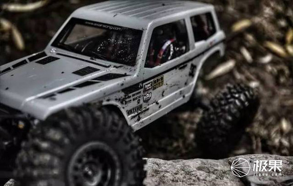 码报:【j2开奖】AXIAL 90045攀爬车实战，“翻山渡河”都没问题