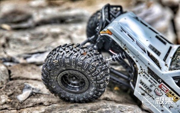 码报:【j2开奖】AXIAL 90045攀爬车实战，“翻山渡河”都没问题