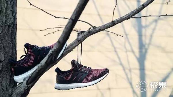 报码:【j2开奖】Adidas UB 3.0超轻跑鞋，鸡年特别款深度评测