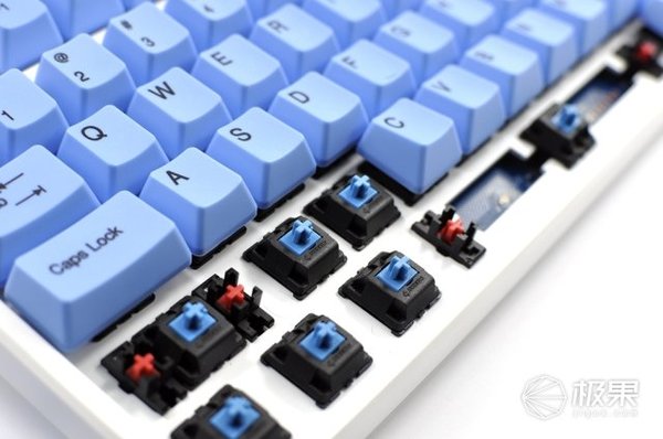 【j2开奖】DUCKY 87键机械键盘上手，颜值高手感极佳