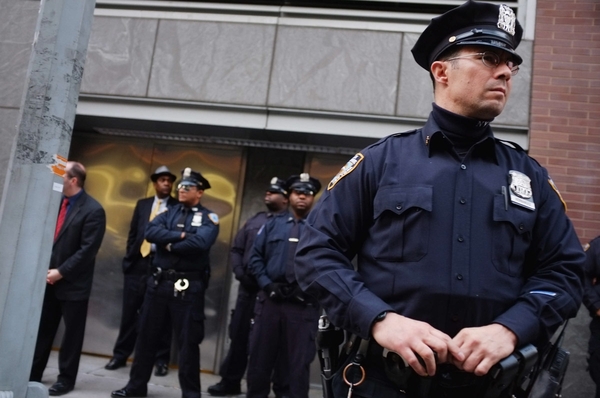 报码:【j2开奖】为防止搞事和碰瓷，美国警察将在衣服中挂上随身摄录机