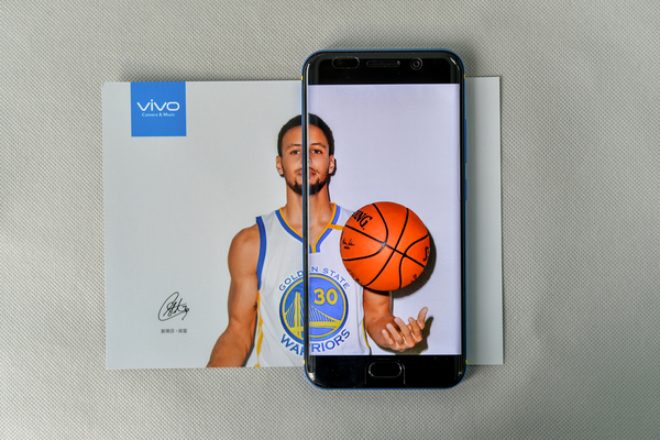 报码:【组图】vivo Xplay6库里定制版图赏：库里蓝，有点酷