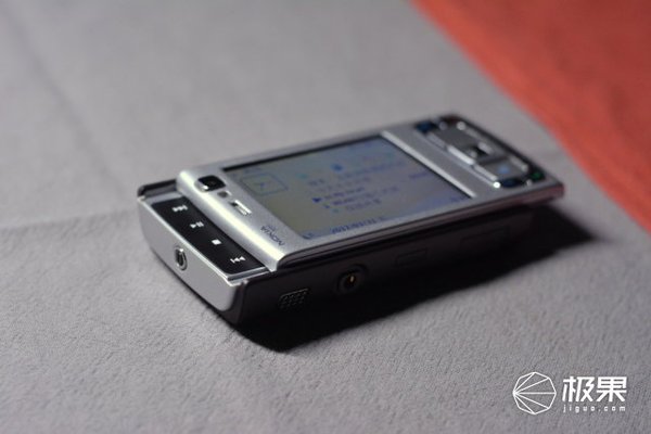 【j2开奖】晒物 | 10年情怀旧物，老机皇诺基亚N95重开箱