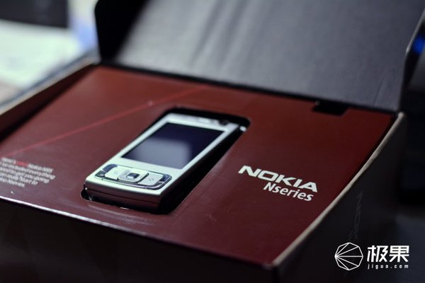 【j2开奖】晒物 | 10年情怀旧物，老机皇诺基亚N95重开箱