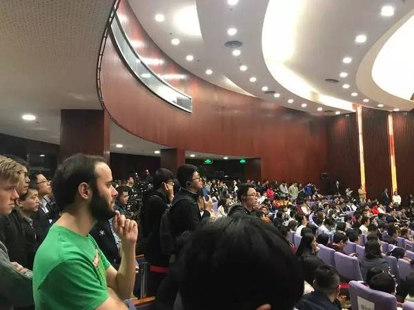 wzatv:【j2开奖】星巴克创始人昨晚在清华大学的演讲，除了“梦想”这碗鸡汤，还有什么？