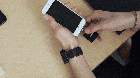 报码:【j2开奖】能给手机充电的手表，表带都是电池晒晒就能充满
