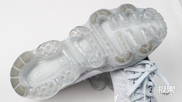 报码:【j2开奖】40KM实测，秒速售罄的Nike Vapormax超轻跑鞋