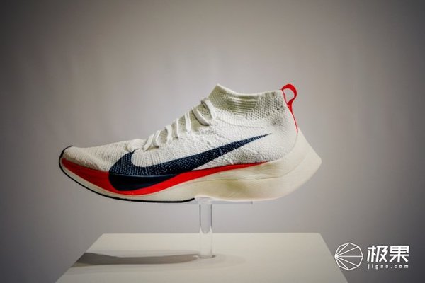 报码:【j2开奖】鞋底丑哭了的Nike新款跑鞋，竟想打破世界纪录？
