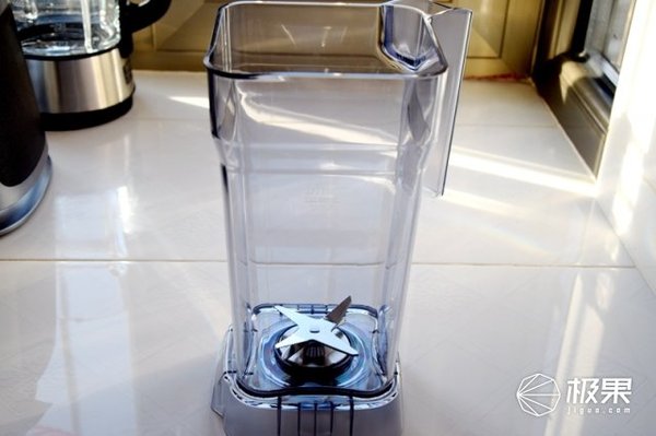【j2开奖】美的“钢铁侠”破壁机，我放在厨房里的哆啦A梦