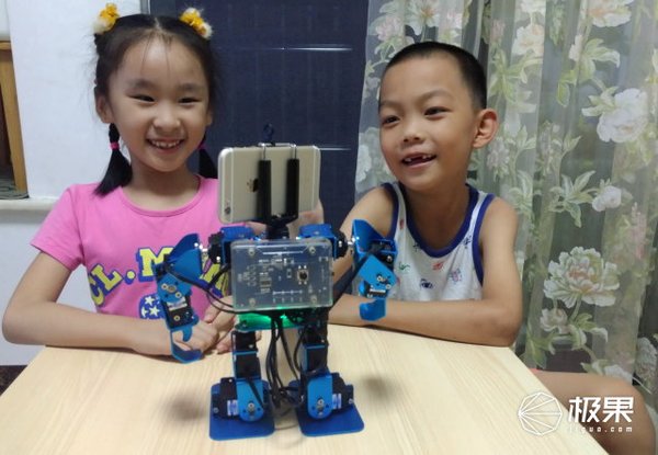 wzatv:【j2开奖】视频 | 玩具遇上黑科技，孩子边玩边学的编程机器人