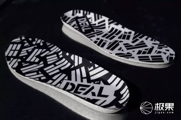 报码:【j2开奖】这才是真正的中国风！DEAL x Reebok太极联名款