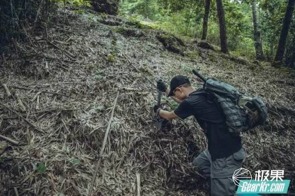 码报:【j2开奖】超耐操户外工具铲，20多种功能削砍挖凿还能救生