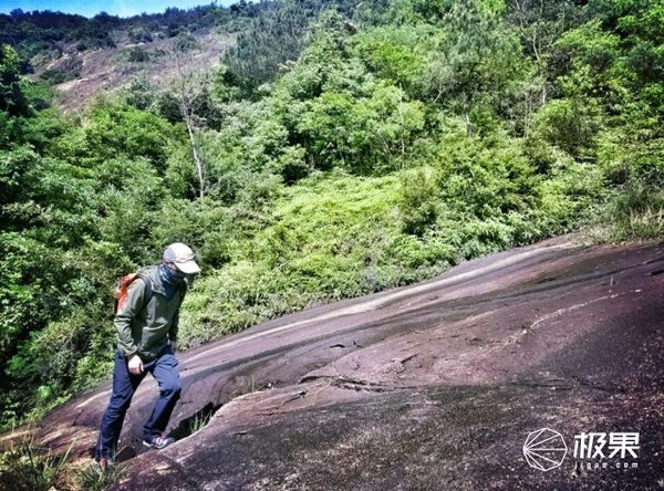 报码:【j2开奖】穿越风暴速干裤户外徒步实测，耐磨抗造轻盈舒适