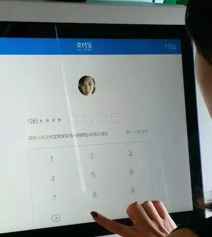 报码:【j2开奖】支付宝内测「刷脸支付」视频曝光，不用钱包不用手机就能买单 | 潮科技