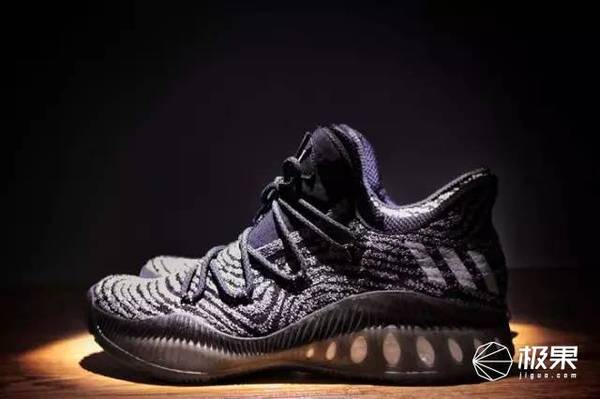 码报:【j2开奖】新款阿迪Crazy Explosive Low PK，通吃球场1