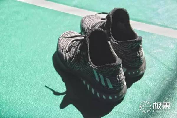 码报:【j2开奖】新款阿迪Crazy Explosive Low PK，通吃球场1