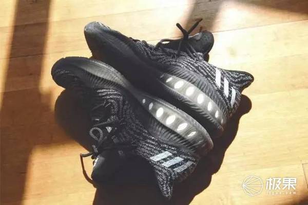 码报:【j2开奖】新款阿迪Crazy Explosive Low PK，通吃球场1