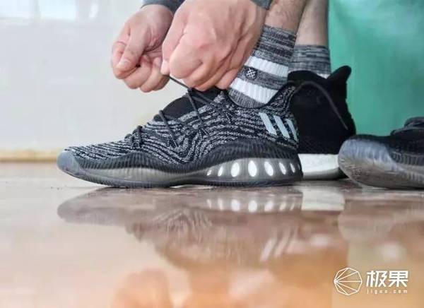 码报:【j2开奖】新款阿迪Crazy Explosive Low PK，通吃球场1