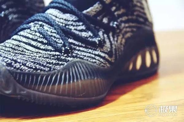 码报:【j2开奖】新款阿迪Crazy Explosive Low PK，通吃球场1