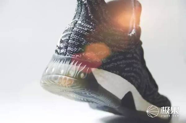 码报:【j2开奖】新款阿迪Crazy Explosive Low PK，通吃球场1