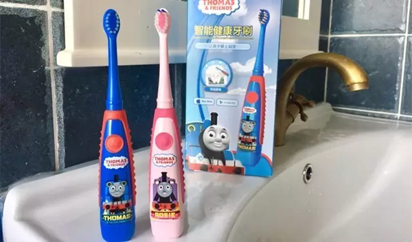 报码:【j2开奖】让他监督孩子刷牙？能按摩牙龈促进生长的智能牙刷