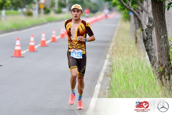 【j2开奖】戴着颂拓撸完113km，台湾铁三比赛登顶全纪录 | 视频