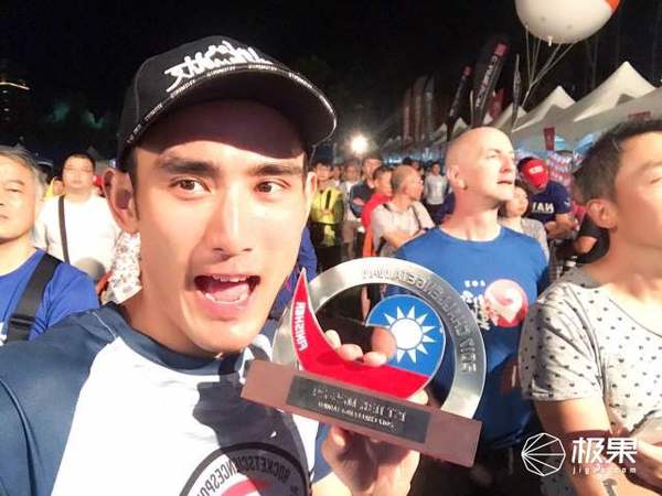 【j2开奖】戴着颂拓撸完113km，台湾铁三比赛登顶全纪录 | 视频