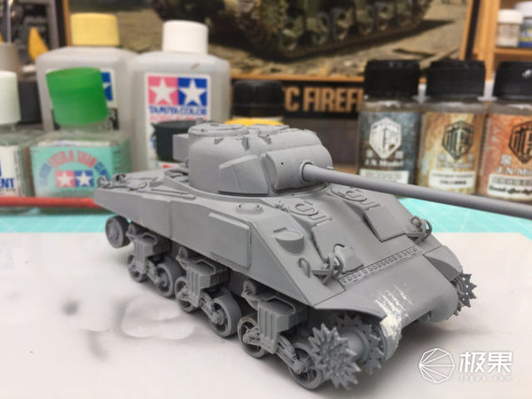 wzatv:【j2开奖】二战打虎利器，谢尔曼“萤火虫”中型坦克模型拼装 | 视频