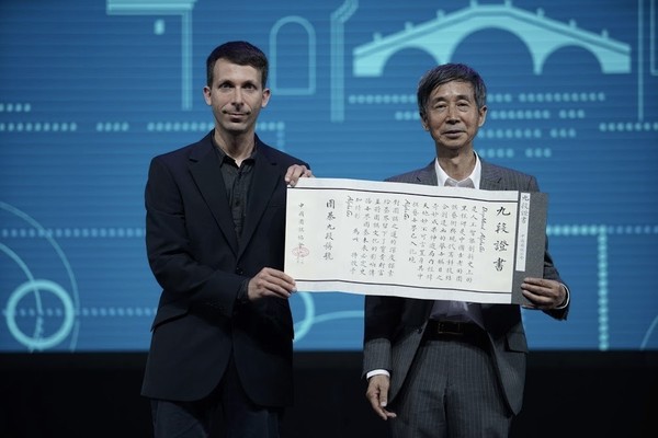 wzatv:【j2开奖】现场报道 | AlphaGo被授职业九段，DeepMind将公开其所有版本细节