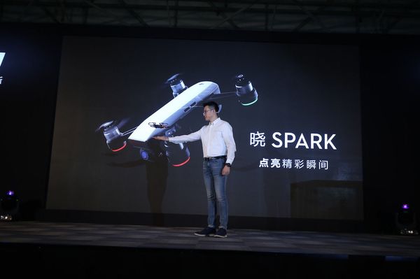 上手试玩了大疆「晓」Spark，这才是居家旅行必备