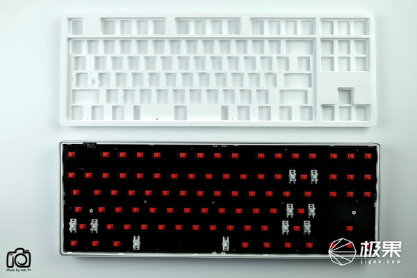 码报:Mi家高颜值极简设计，悦米87键红轴机械键盘