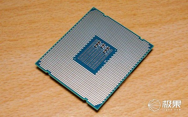 wzatv:AMD颤抖吧！英特尔i9 CPU发布，18核36线程！
