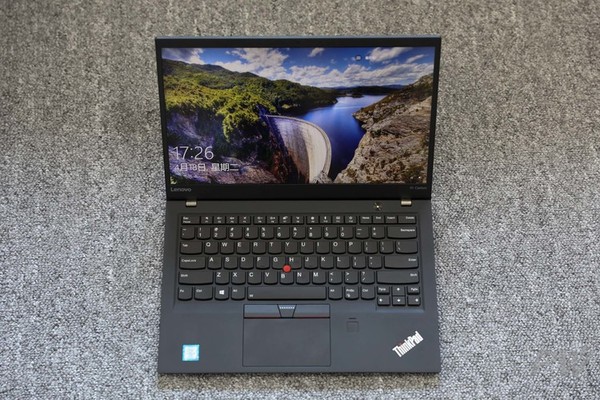 ThinkPad X1 Carbon 2017 体验：黑色的经典外衣下，它