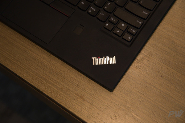 ThinkPad X1 Carbon 2017 体验：黑色的经典外衣下，它