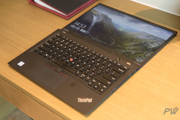 ThinkPad X1 Carbon 2017 体验：黑色的经典外衣下，它