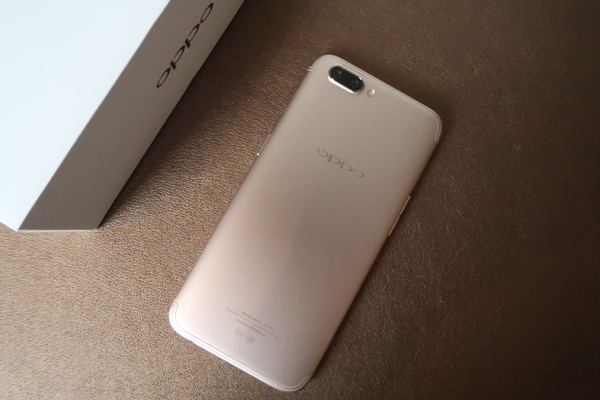 wzatv:OPPO R11速评：再一次将爆款思维进行到底