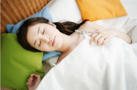 wzatv:为什么说夏天开空调可能影响睡眠质量？