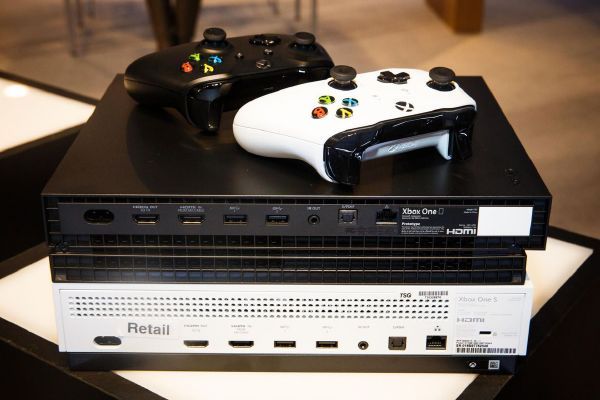 码报:微软Xbox One X和One S多图对比