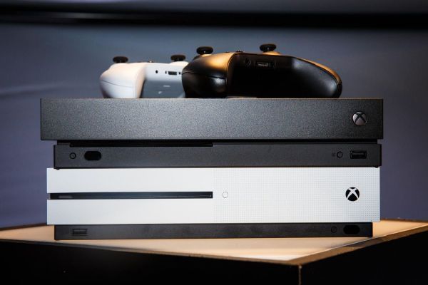 码报:微软Xbox One X和One S多图对比