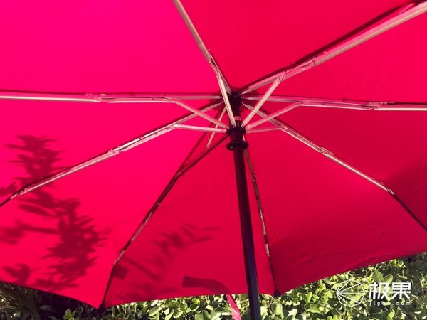 报码:不对称设计的晴雨两用伞，防雨防晒也能抗10级台