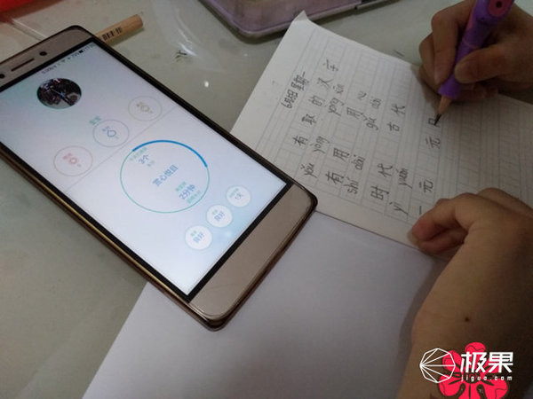 码报:能矫正握笔姿势的护眼笔，轻松让孩子爱上写字