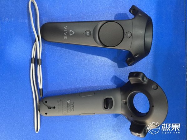 报码:HTC VIVE开箱，沉浸式游戏体验我快乐的像个“傻子