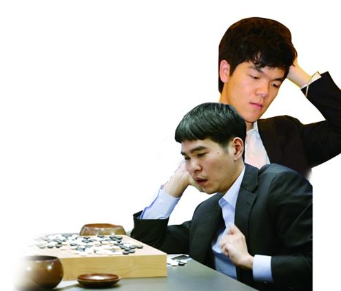 2016年3月9日至15日，韩国围棋第一人李世石九段与谷歌人工智能围棋程序“阿尔法围棋”（AlphaGo）之间的五番棋比赛，最终人工智能阿尔法围棋以总比分4比1战胜人类代表李世石。此次“人机大战”的结果令不少棋迷难以接受，许多人期待能有人挽回人类的颜面。好消息来了，世界围棋排名第一的中国少年天才柯洁今年就将与“阿尔法狗”进行一场“终极对决”。