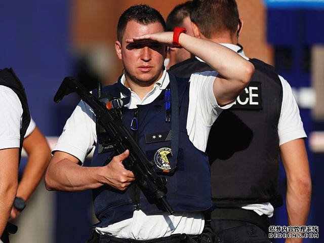 比利时：两名女警被砍伤 IS“认领”