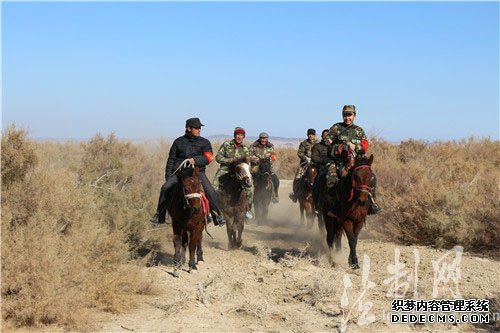 新疆哈密：淖毛湖边防派出所组建马队开展护边包防巡逻