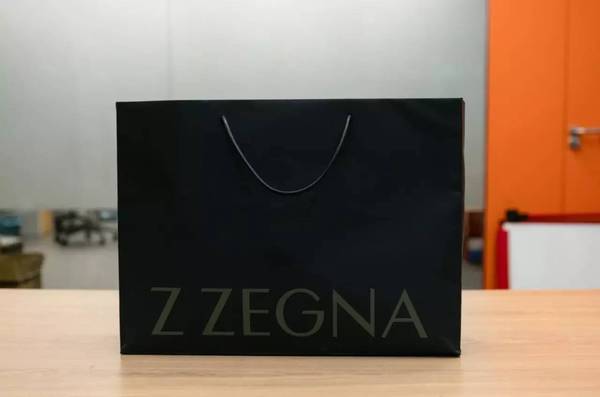 码报:【j2开奖】入冬了，公司后勤果酱给加班的员工买了套 Z ZEGNA