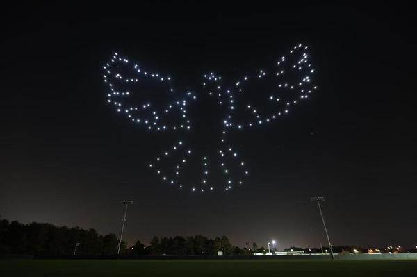 【图】Intel 联手 Disney，300 架无人机点亮迪士尼乐园夜空